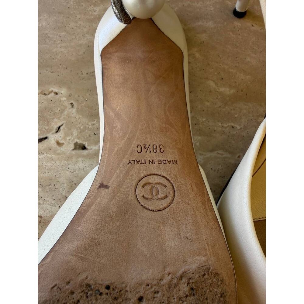 Chanel 2016 Cream Serpent Pearl Mules Sz.38.5 - Picture 11 of 12